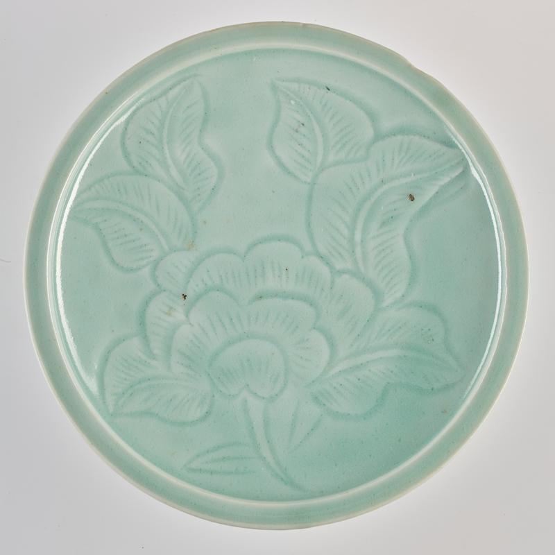 Celadon dish with incised design of peony